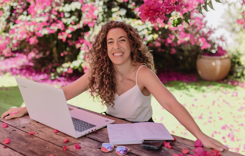 pioneer-of-the-15-hour-work-week-vikki-louise,-announces-her-signature-program,-time-hackers-for-corporate-companies-and-organizations