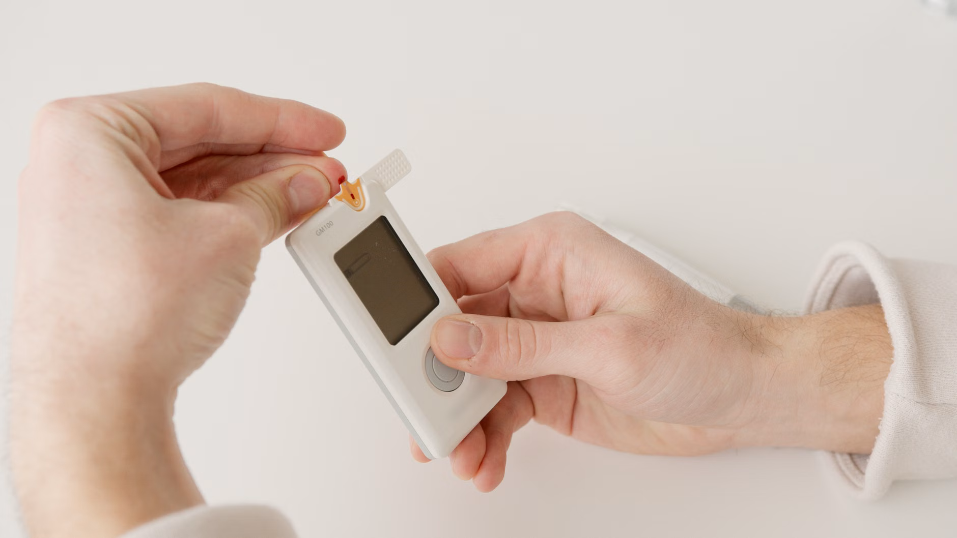 Portable blood analyzer for field diagnostic testing